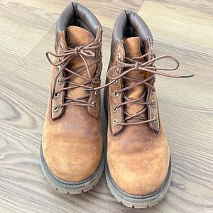 Timberland Classic Wheat Leather Waterproof Lace Up Boots Women's Size 6M